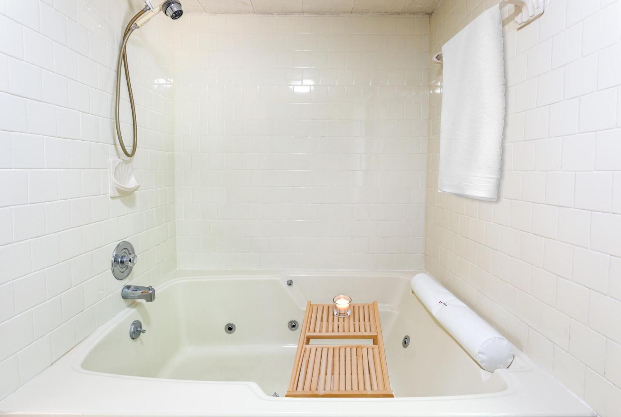 Hot Tub, Large Deck, Wifi, Fire Pit At Chalet Cabin Morton Grove Екстер'єр фото
